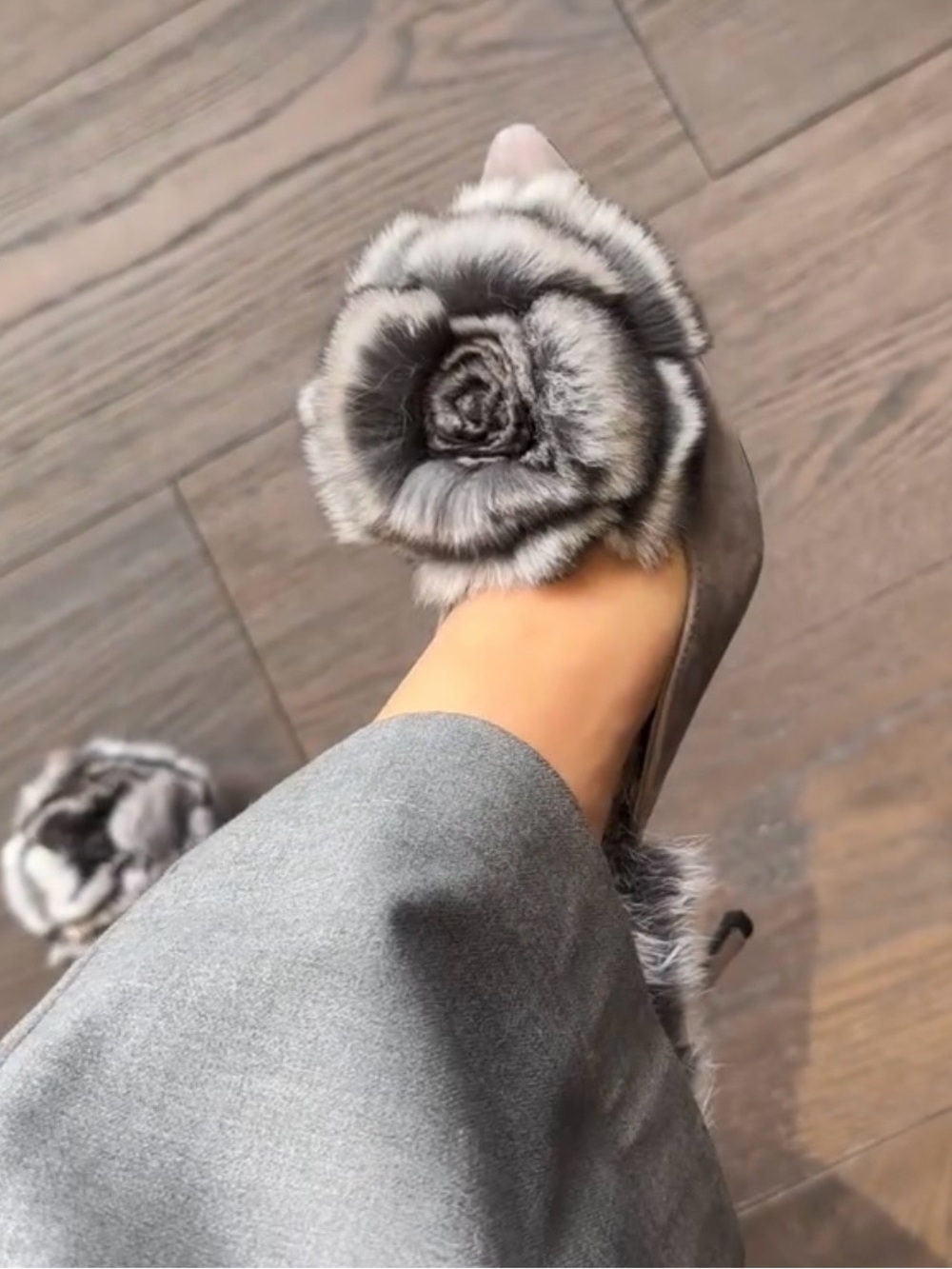 Jennifer Le Chinchilla Rose heels